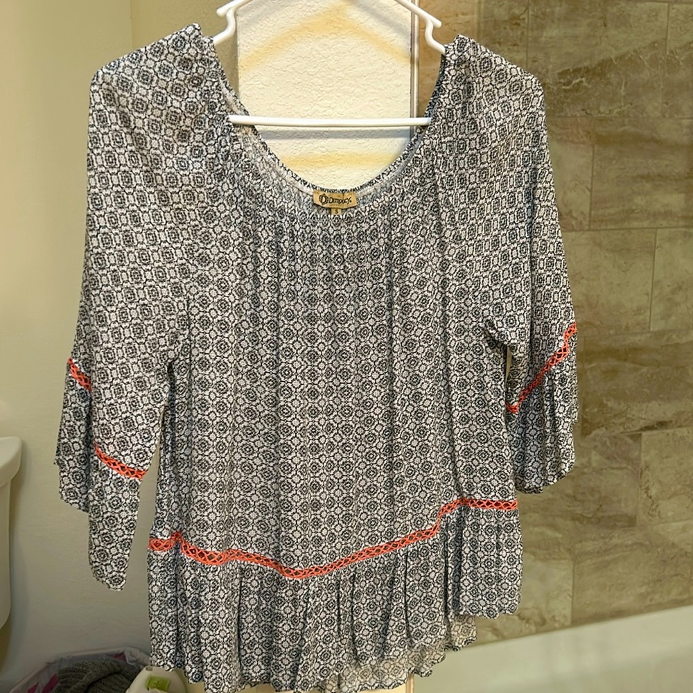 Democracy womens size S blouse shirt top